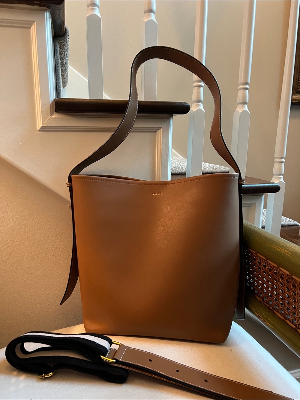 Aallyn Jolina Bucket Tote - Tobacco/Gold